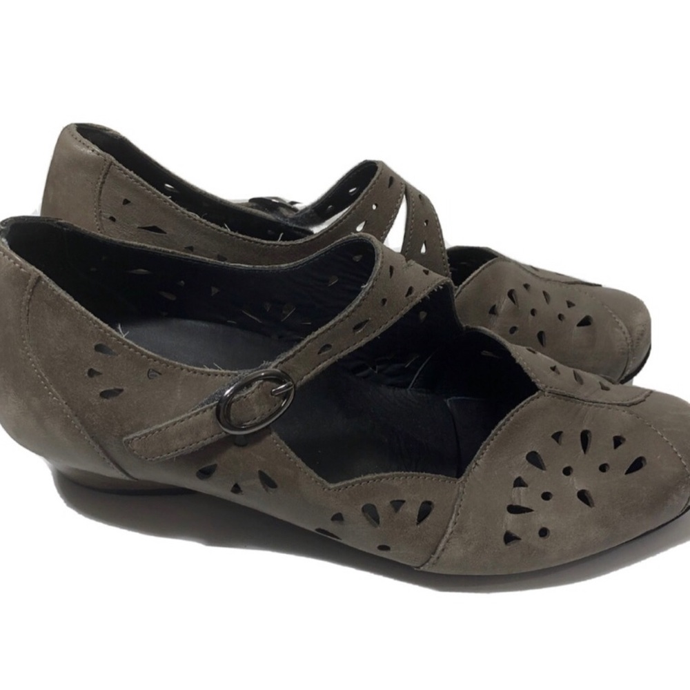 Ziera mary jane comfort shoes. Size 9.